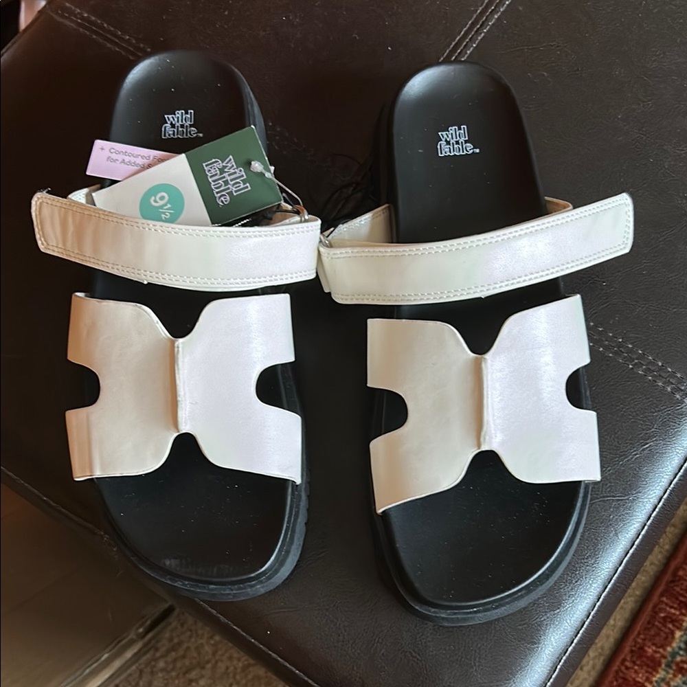 Wild Fable Cream and Black Slide Sandals